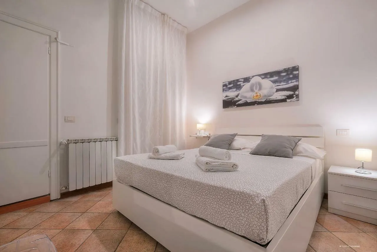 Wine Apartments Florence Moscato 0*,  Italy